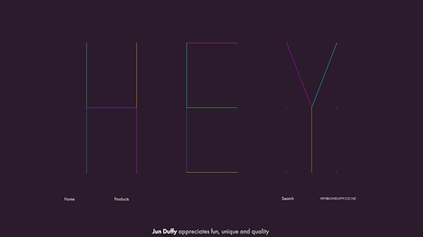 这是一家网站极具创意的时尚用品零售商。其网站上优美的“Hey Yall”字样采用独具一格的方式呈现。字体的线条非常细，并且分成了不同的颜色。随着鼠标向下滚动，页面下方的内容也采用了细滑的线条。除了字体之外，这个五颜六色的网站也有着独到的创意。