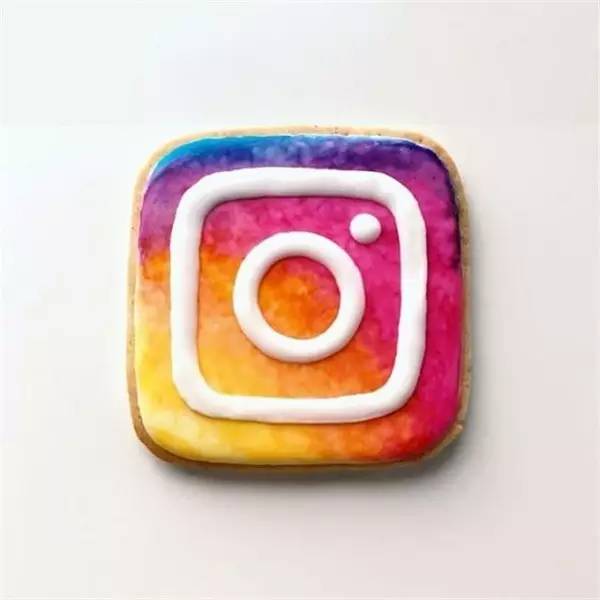 Instagram的用户们用他们自己的方式来“设计”这个全新的logo形象
