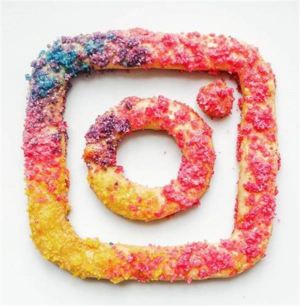 Instagram的用户们用他们自己的方式来“设计”这个全新的logo形象